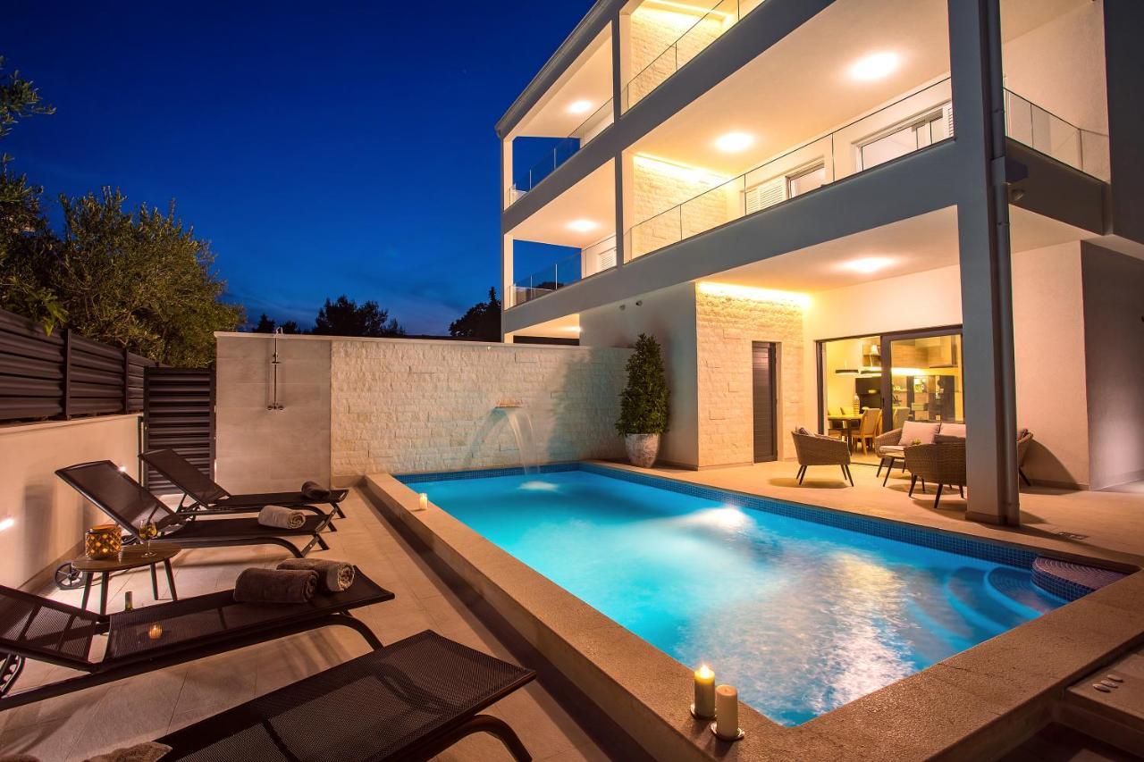 Villa Petra Kastela Bagian luar foto