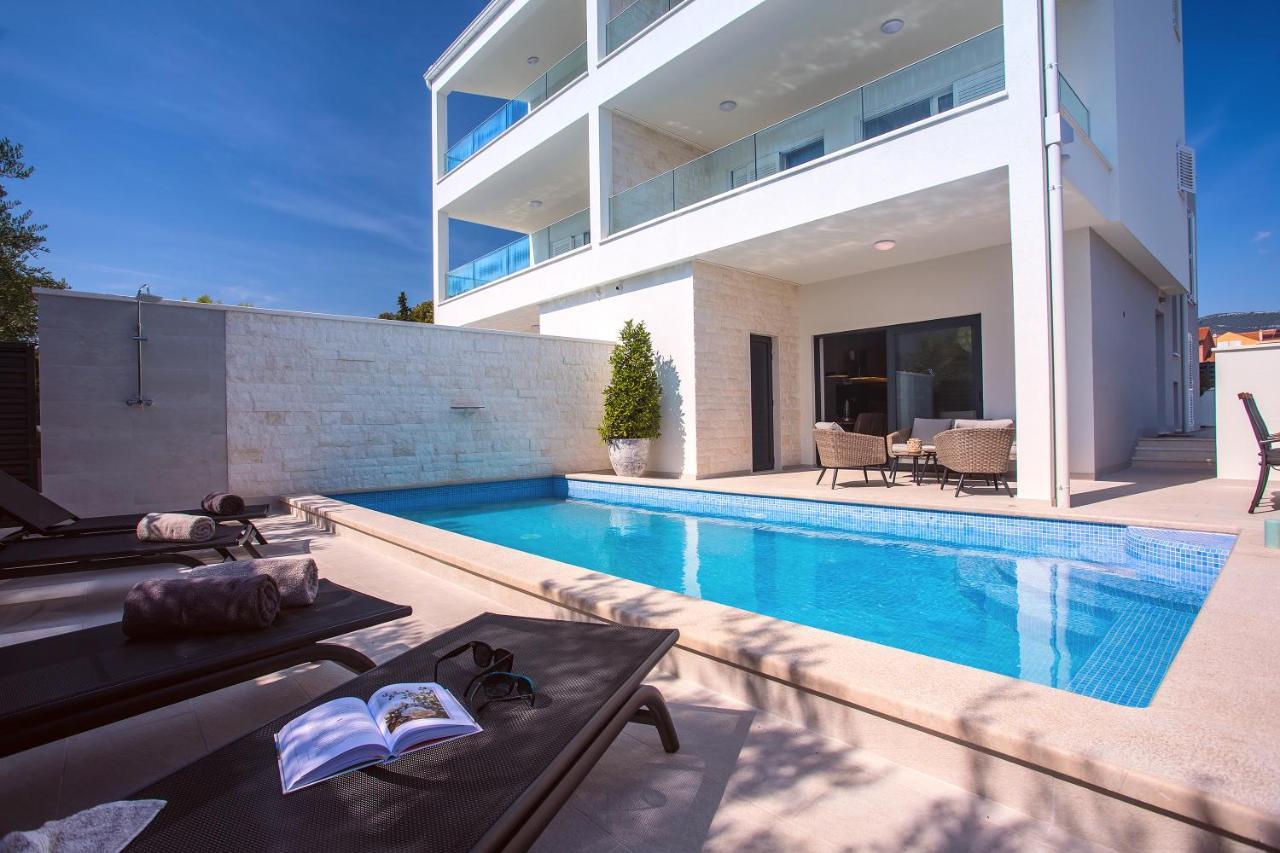 Villa Petra Kastela Bagian luar foto