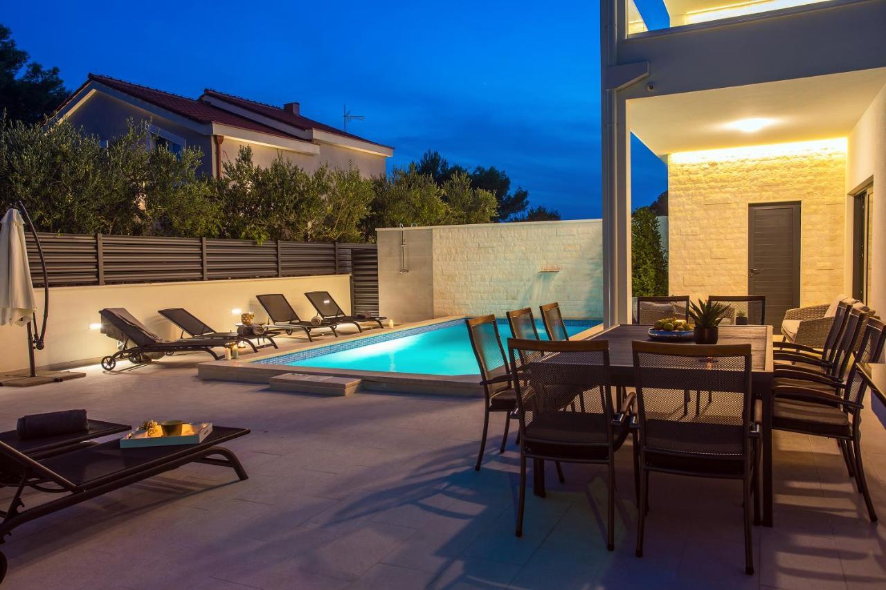 Villa Petra Kastela Bagian luar foto