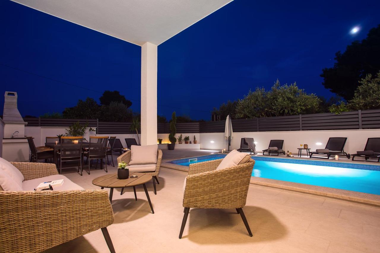 Villa Petra Kastela Bagian luar foto