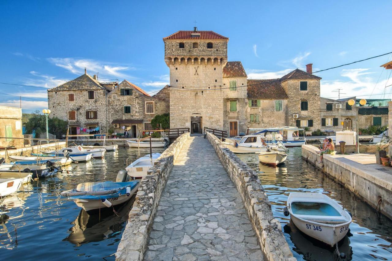 Villa Petra Kastela Bagian luar foto