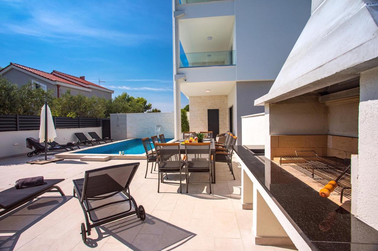 Villa Petra Kastela Bagian luar foto