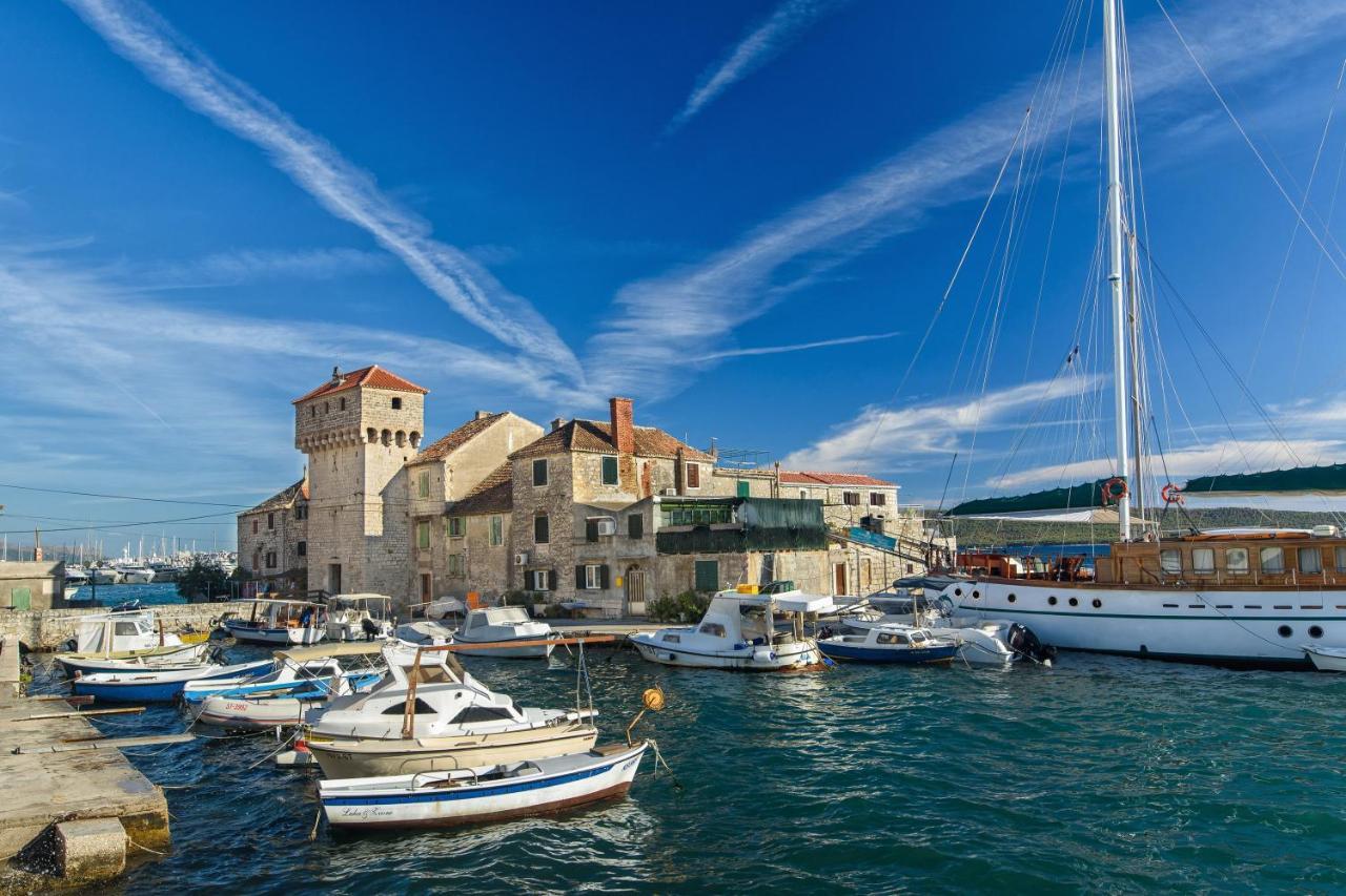 Villa Petra Kastela Bagian luar foto