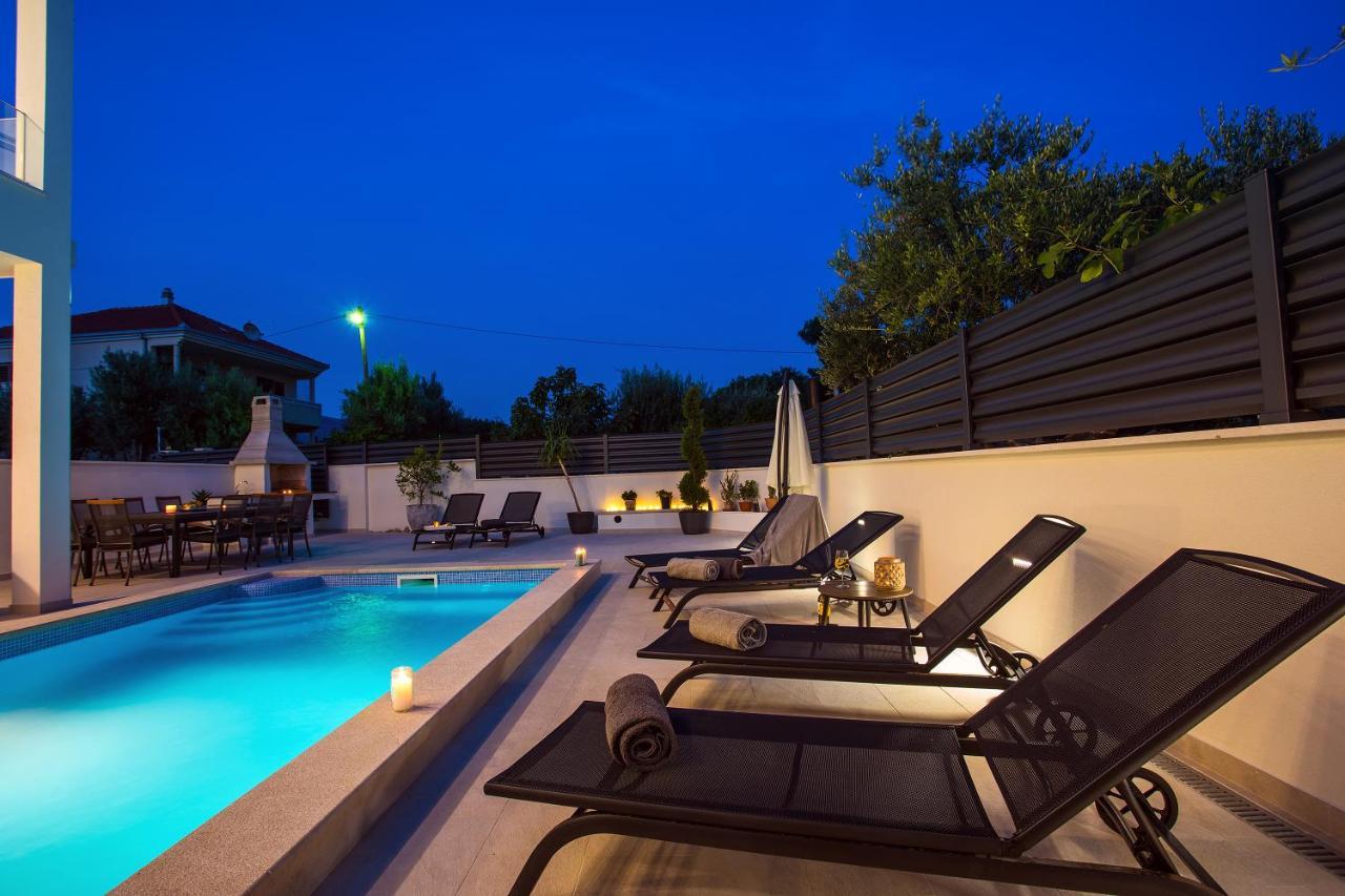 Villa Petra Kastela Bagian luar foto