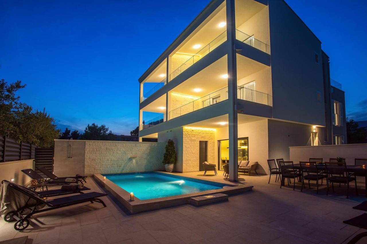 Villa Petra Kastela Bagian luar foto